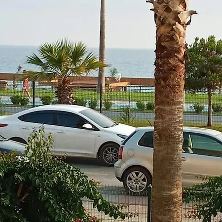 First Floor Just Near The Sea And Swimming Pool 公寓 *