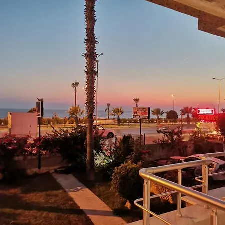 First Floor Just Near The Sea And Swimming Pool 公寓 阿拉尼亚