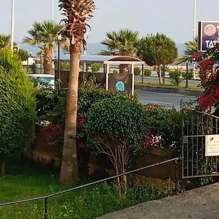 First Floor Just Near The Sea And Swimming Pool 公寓
